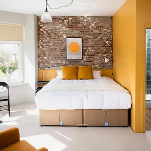 Settle - Stylish Self Check-in & Self Catering Southampton