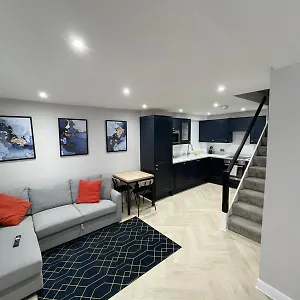Luxury Modern 1 Bedroom House Holiday home