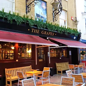 The Grapes Pub Värdshus